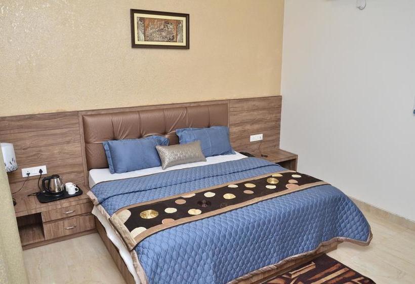 Regal Hotel And Restaurant 15