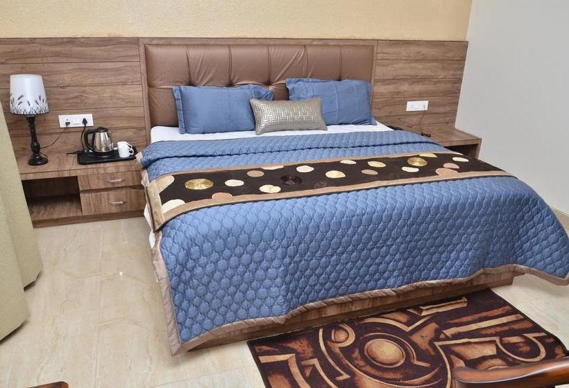 Regal Hotel And Restaurant 16