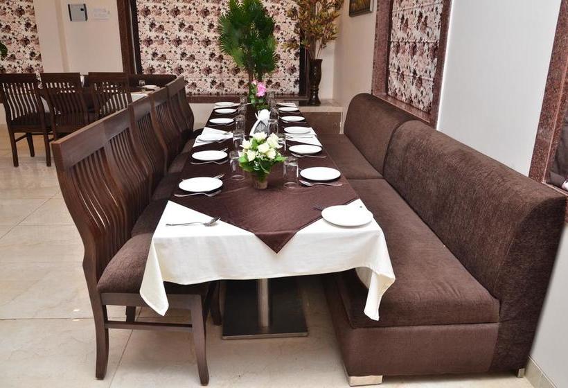 Regal Hotel And Restaurant 4