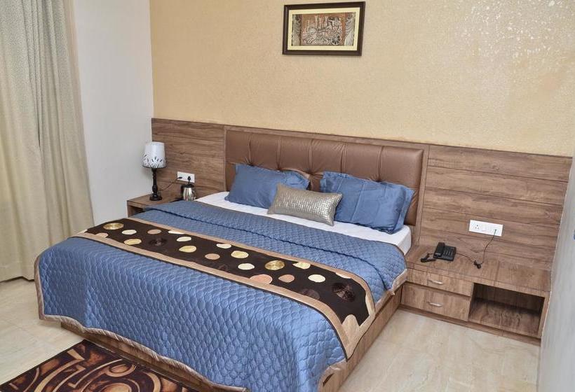 Regal Hotel And Restaurant 5