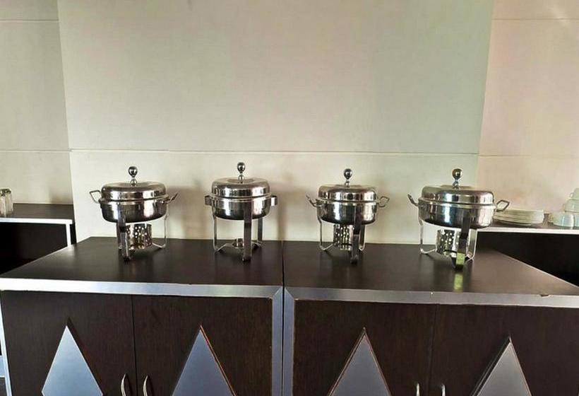 Hotel Maxfort Greenwood City Haryana