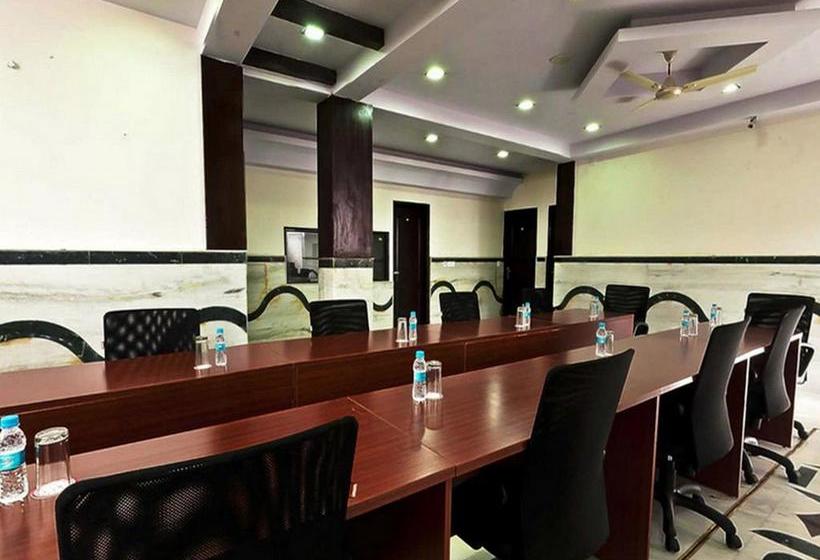 Hotel Maxfort Greenwood City 1