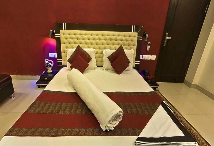 Hotel Maxfort Greenwood City 8