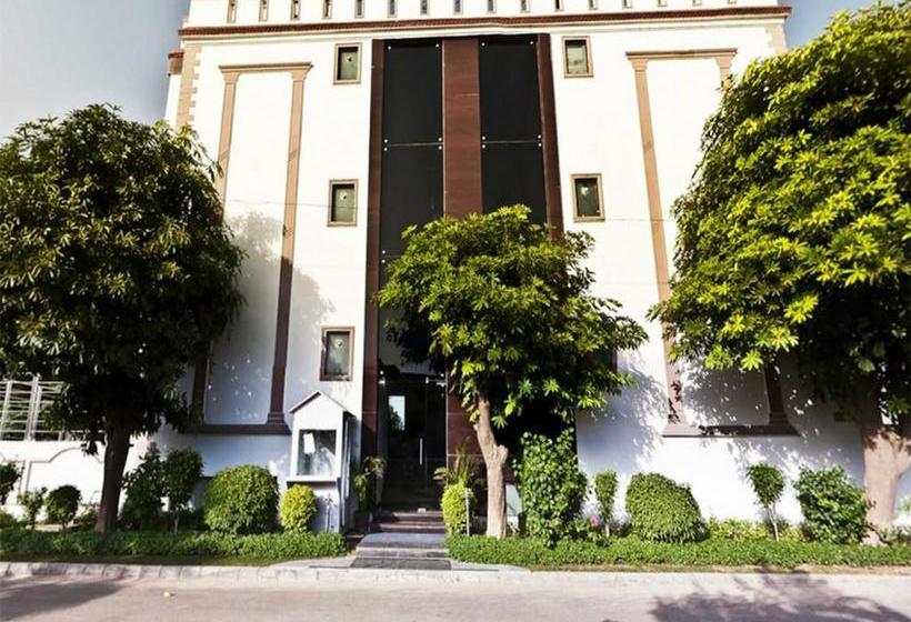 Hotel Maxfort Greenwood City 9