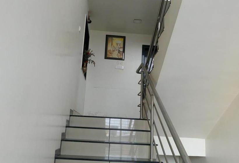 Hotel Siddhivinayak Inn 8