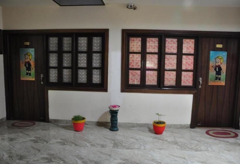 Hotel Richie Rich Royal Inn 10