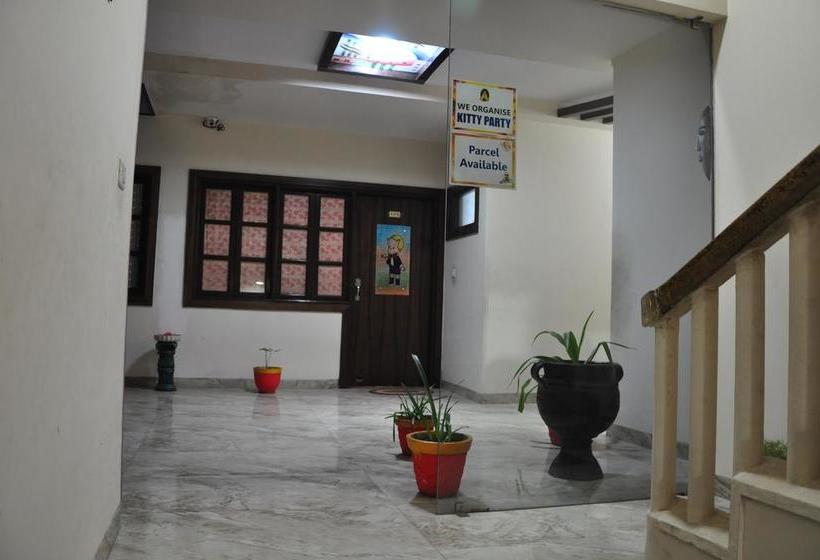 Hotel Richie Rich Royal Inn 11