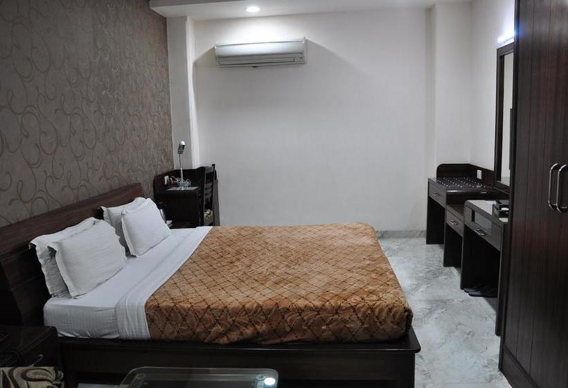 Hotel Richie Rich Royal Inn 12