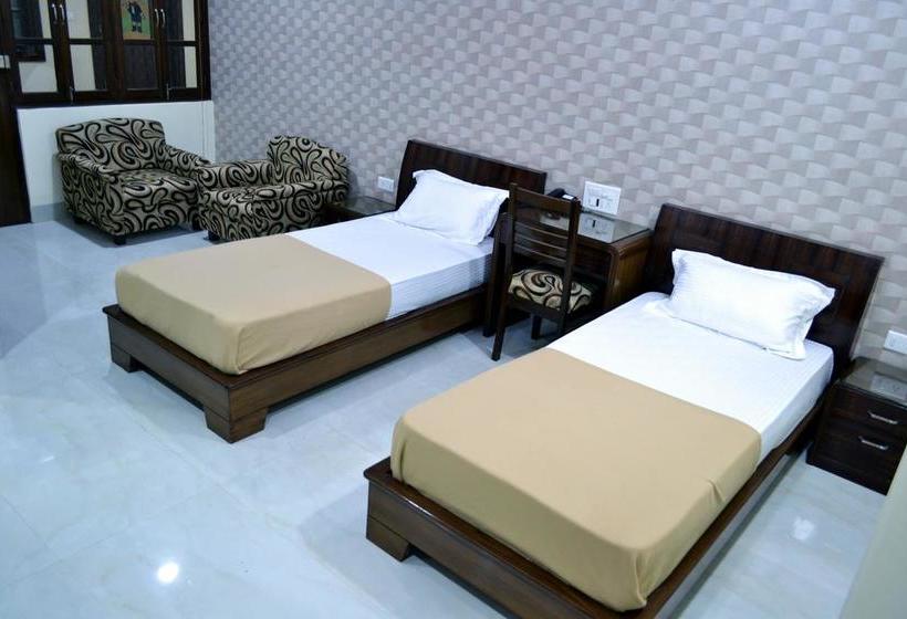 Hotel Richie Rich Royal Inn 14