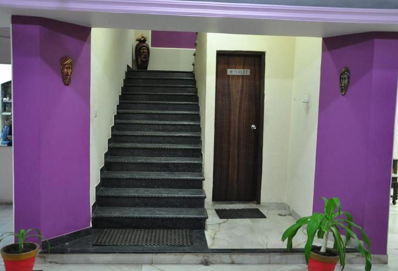 Hotel Richie Rich Royal Inn 15