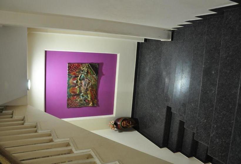 Hotel Richie Rich Royal Inn 17