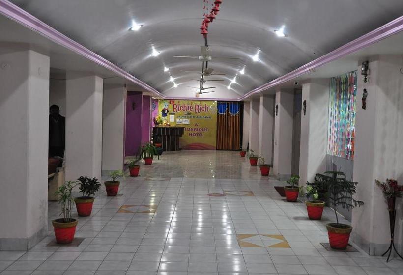 Hotel Richie Rich Royal Inn 18