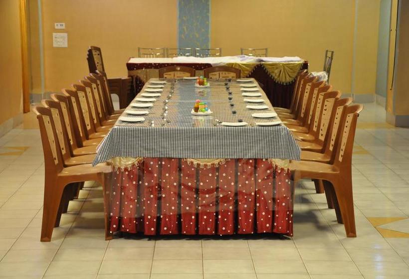 Hotel Richie Rich Royal Inn 19