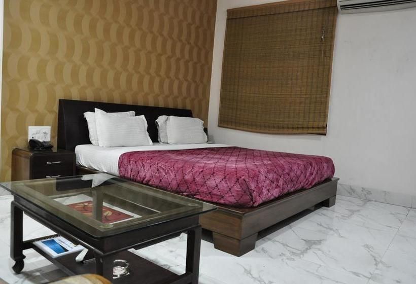 Hotel Richie Rich Royal Inn 20