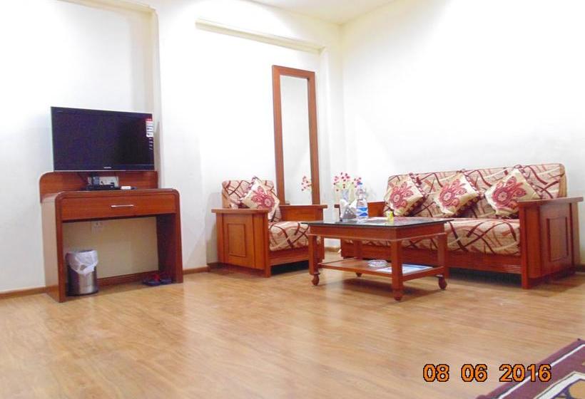 Hotel Richie Rich Royal Inn 4