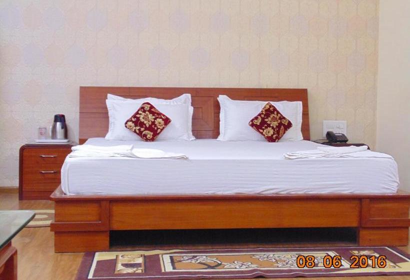 Hotel Richie Rich Royal Inn 5