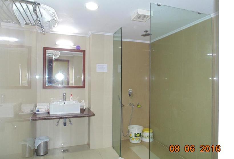 Hotel Richie Rich Royal Inn 9