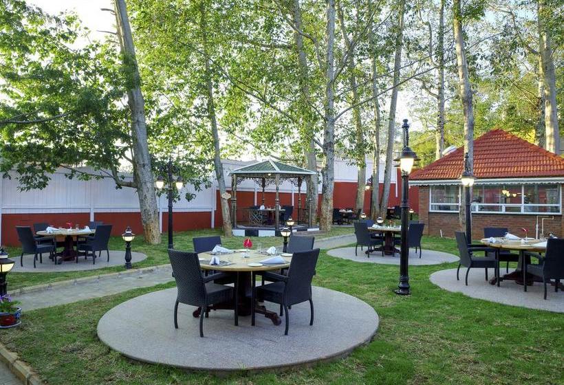 Vinca West Downs Heritage Resort 11