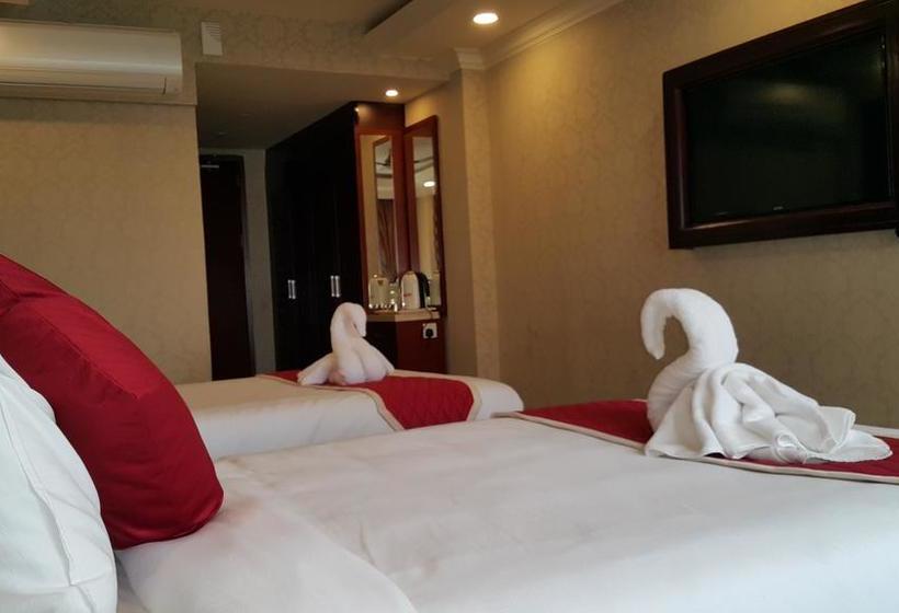 Hotel Hyders Park The Business 1