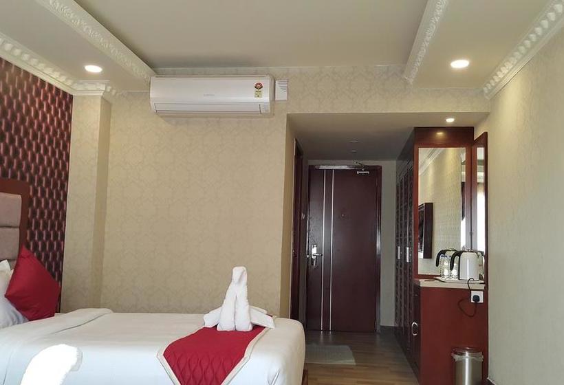 Hotel Hyders Park The Business 10