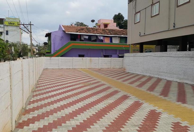 Hotel Hyders Park The Business 19