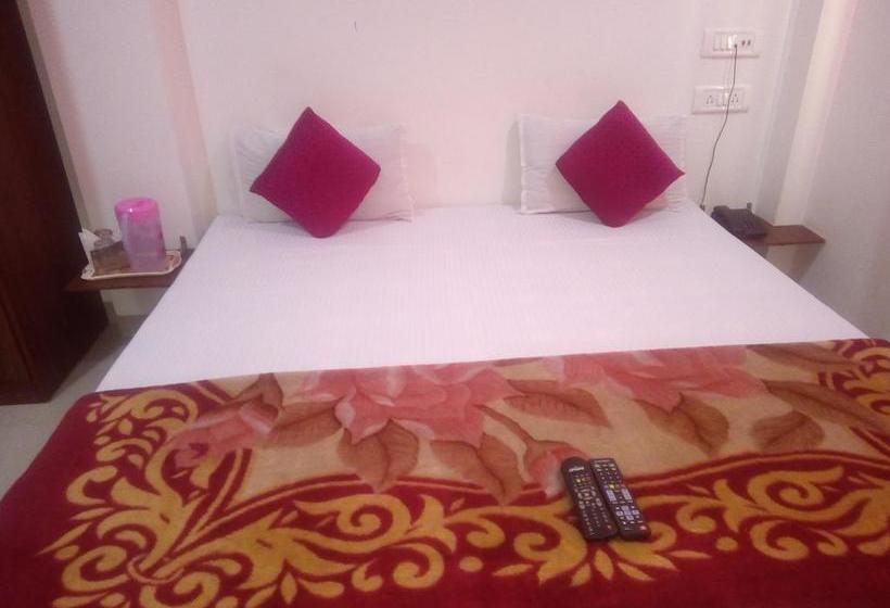 Hotel The Golden Inn 3