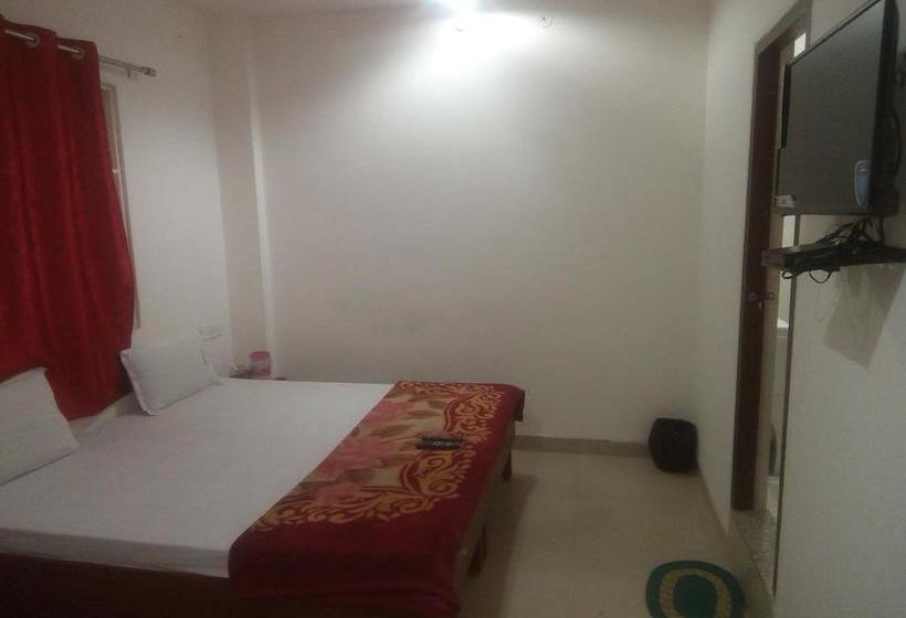 Hotel The Golden Inn 4