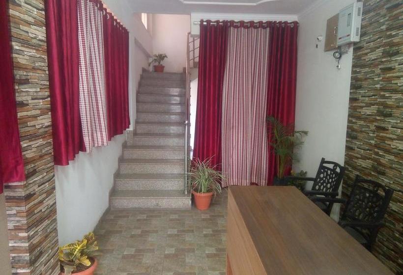 Hotel The Golden Inn 5