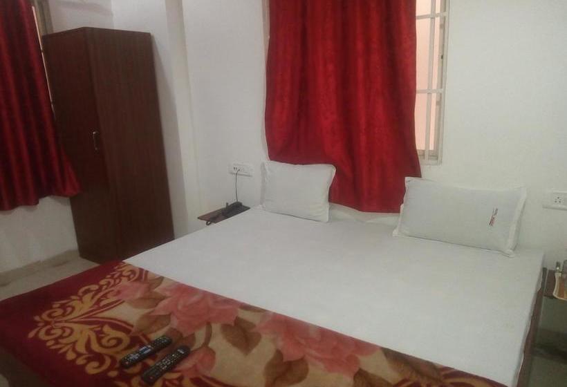 Hotel The Golden Inn 6