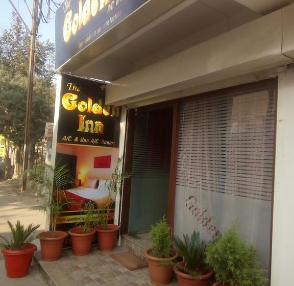 Hotel The Golden Inn 8