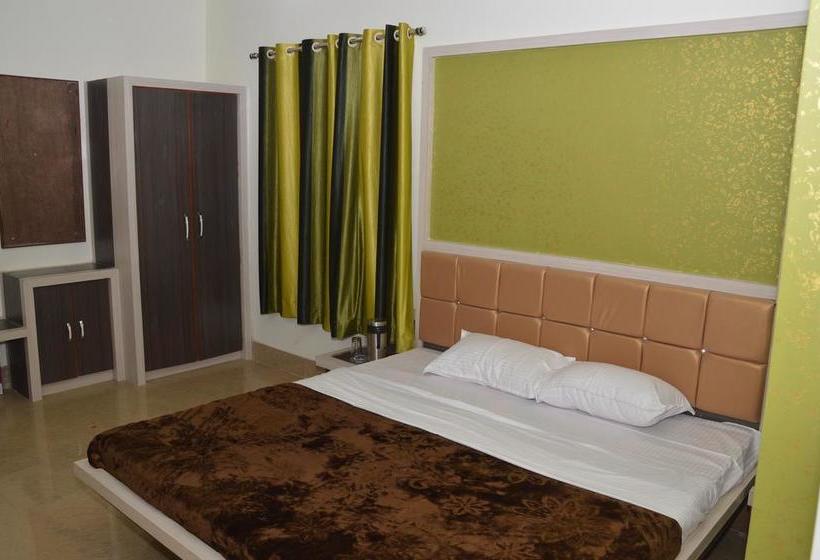 Hotel Taj & Restaurant 8