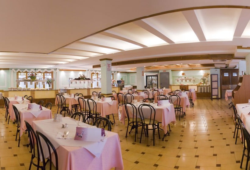 Ola Aparthotel Cecilia 