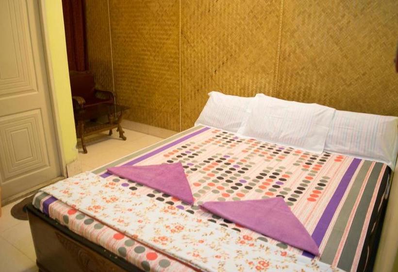 Hotel Santiniketan 13