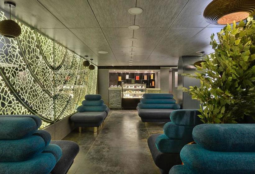 Hotel Regenta Central Antarim 10