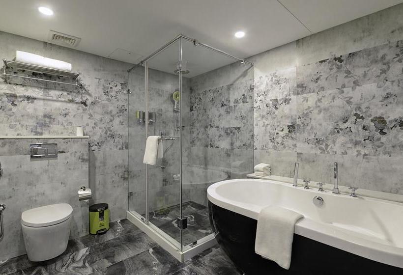 Hotel Regenta Central Antarim 11