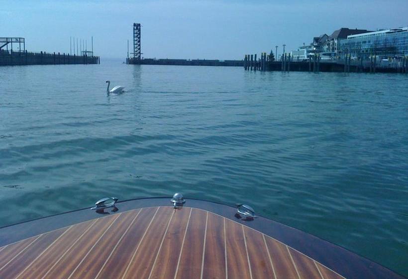 Hotel Aika Seaside Living 1