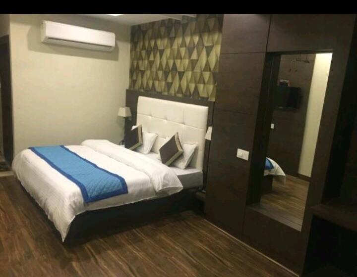 Hotel Arya Sheraton 8