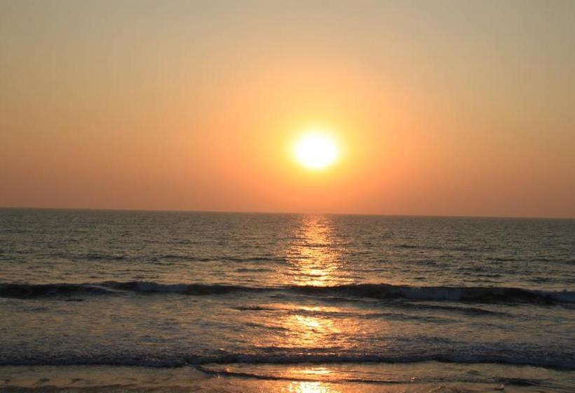 Maison Ocean Beach Resort Goa 12