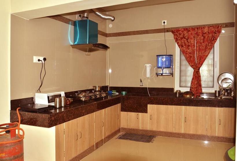 Hotel Gvs Residency 14