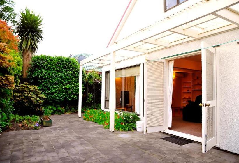 Bed and Breakfast 3 Rooms At Jellie Park 4