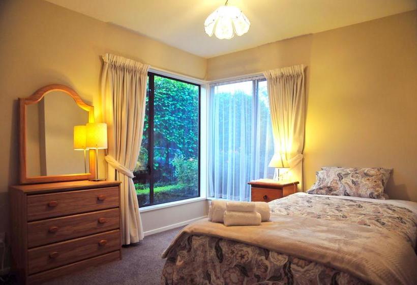 Bed and Breakfast 3 Rooms At Jellie Park 7