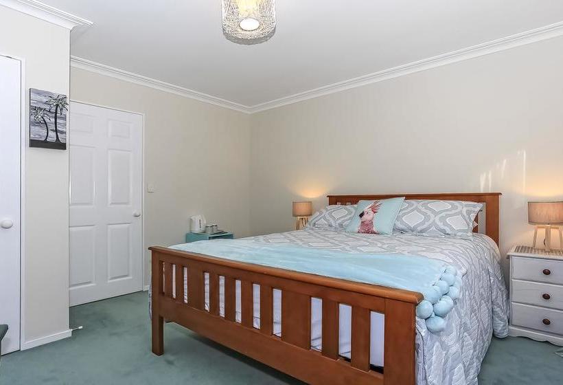 Bed and Breakfast Harbour Heights 3