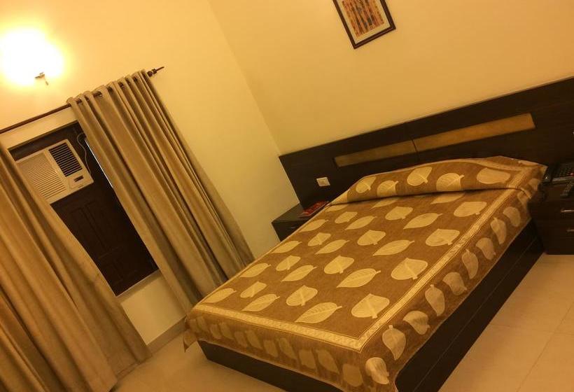 Hotel Cresent Villa 10