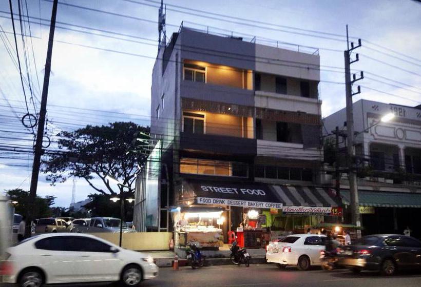 Hostel Baan Sanaam Klang