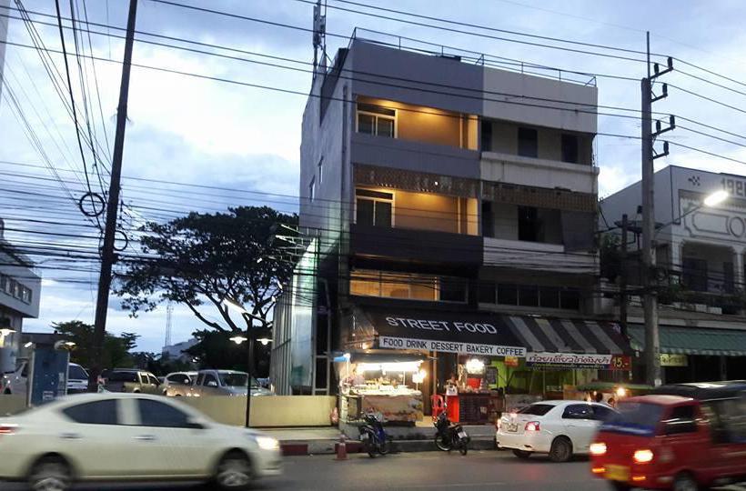 Hostel Baan Sanaam Klang 3