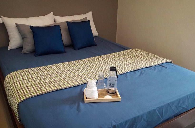 Hostel Baan Sanaam Klang 5