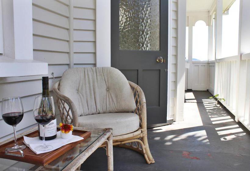 Browns Boutique Bed And Breakfast 1