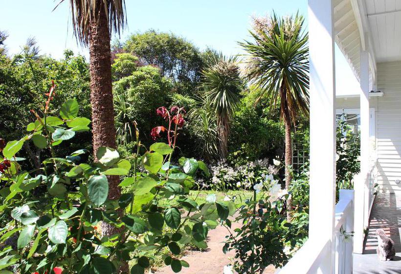 Browns Boutique Bed And Breakfast 2