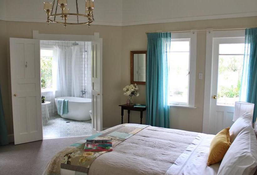 Browns Boutique Bed And Breakfast 4