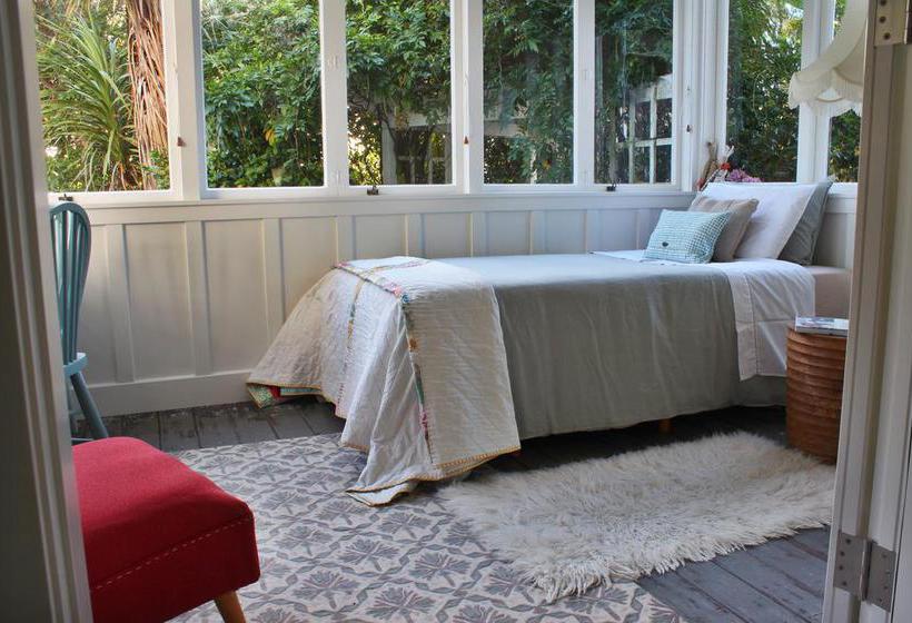 Browns Boutique Bed And Breakfast 7